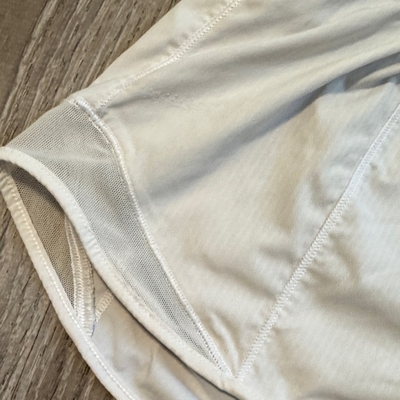 Lululemon Hotty Hot Short  size 6 - Picture 2 of 5